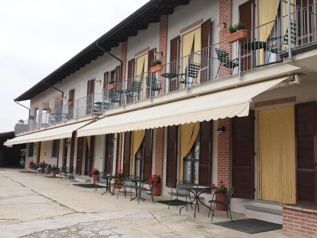 Agriturismo Le Viole Barolo Exterior foto