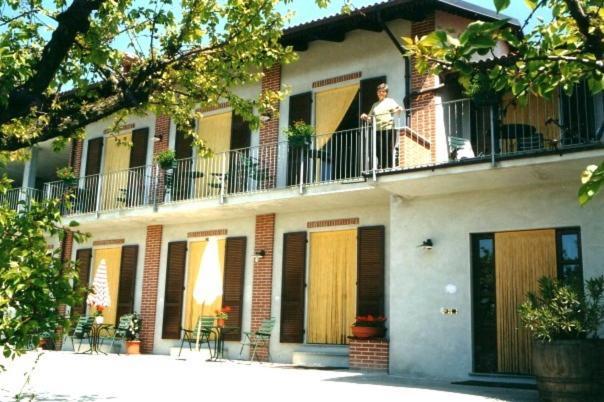 Agriturismo Le Viole Barolo Exterior foto