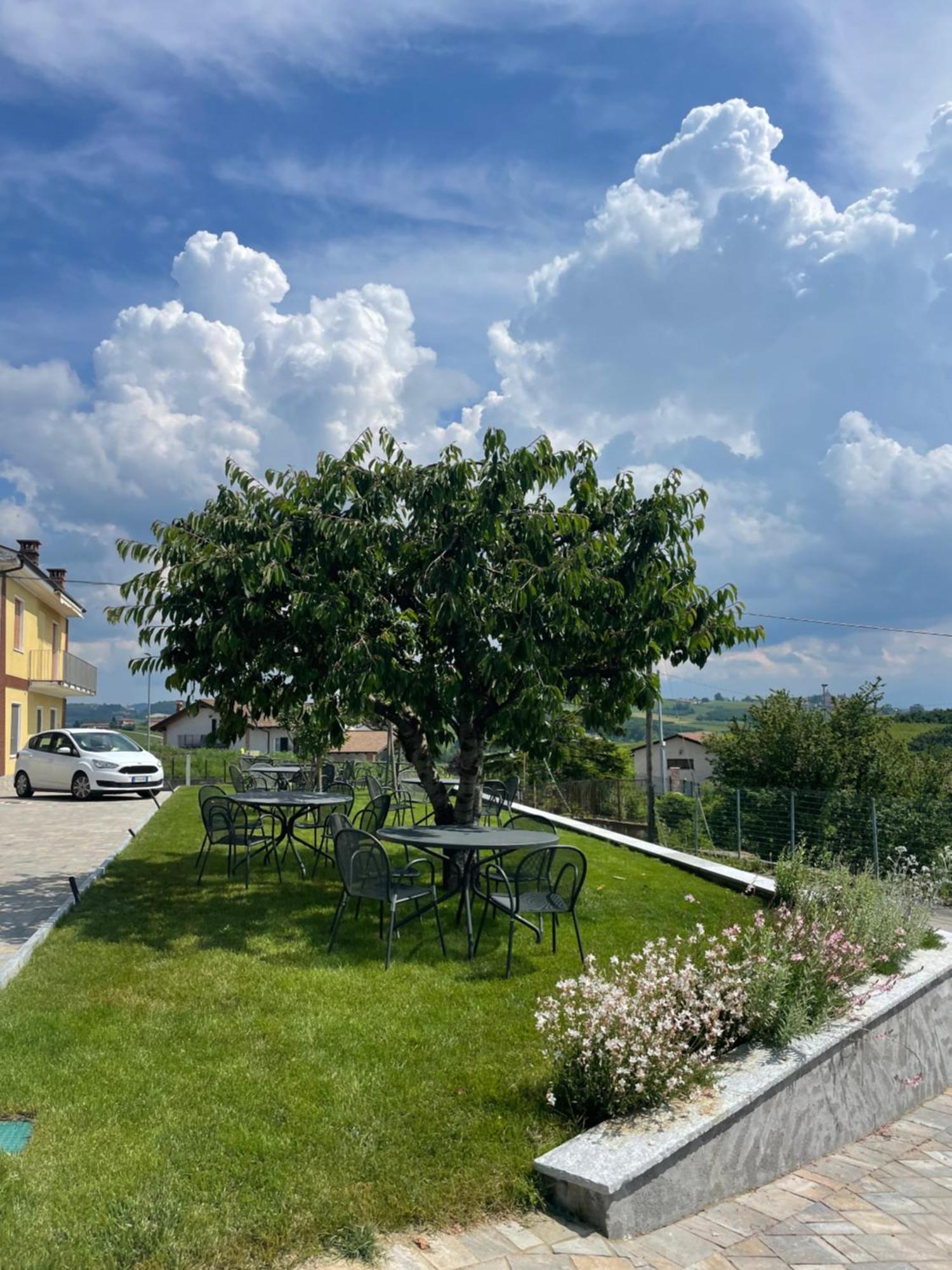 Agriturismo Le Viole Barolo Exterior foto