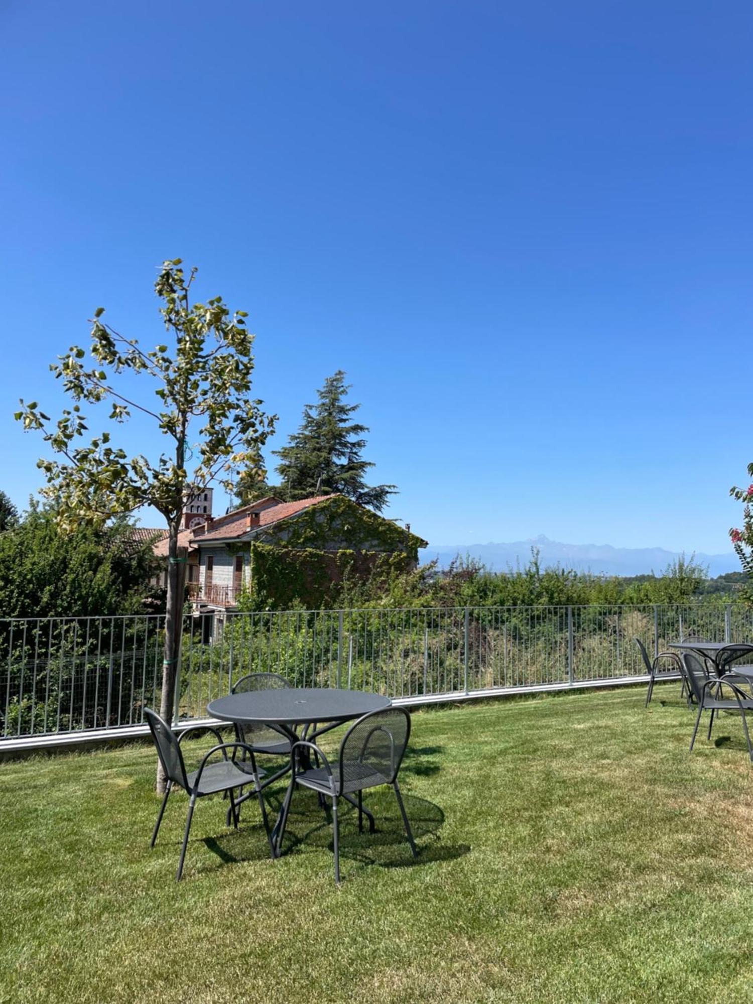 Agriturismo Le Viole Barolo Exterior foto